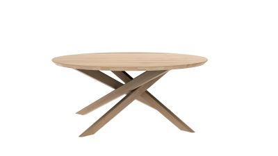 Runder Mikado Couchtisch aus Eiche von Ethnicraft mit einzigartigem, gekreuztem Untergestell. Moderner Holztisch.